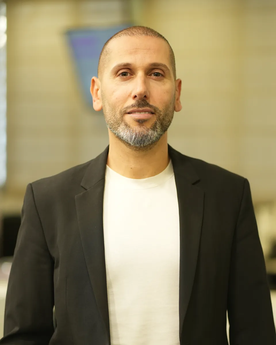 פורטרט של אלירן אזולאי